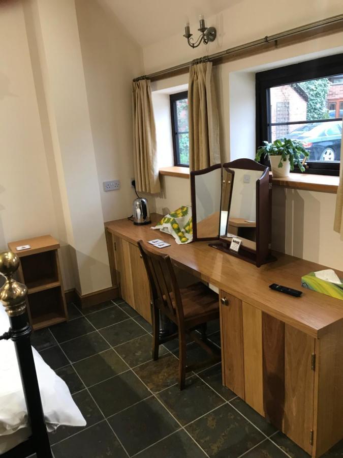 Nuneaton - Cottage - Sleeps 2 - Parking - Garden 외부 사진