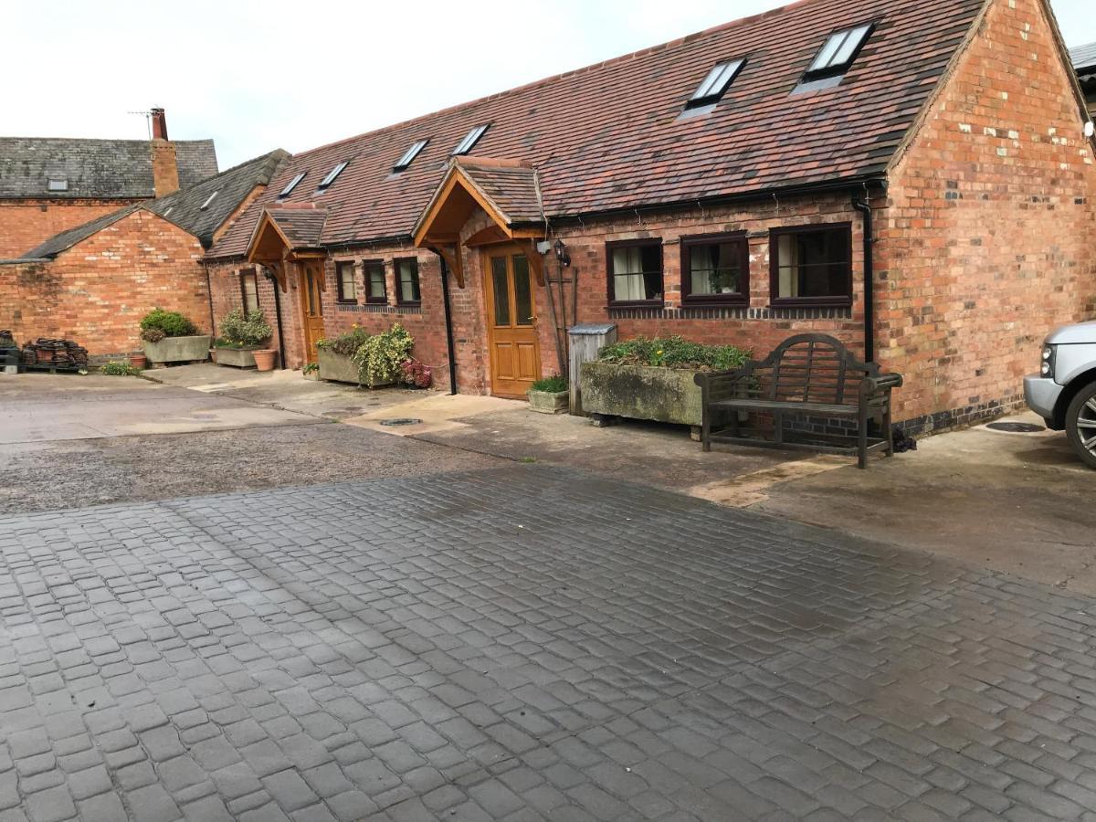 Nuneaton - Cottage - Sleeps 2 - Parking - Garden 외부 사진