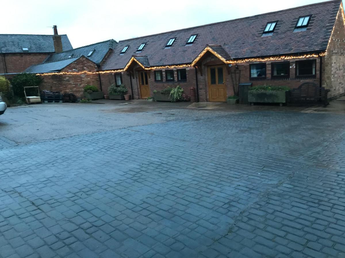 Nuneaton - Cottage - Sleeps 2 - Parking - Garden 외부 사진